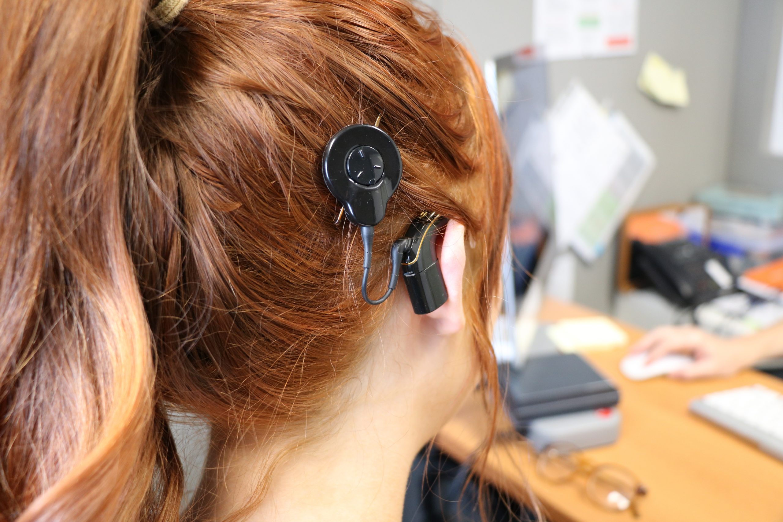 The Advantages And Disadvantages of Cochlear Implants 2023 Guide
